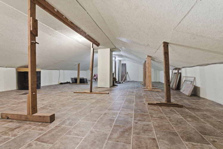 Listing Image 90