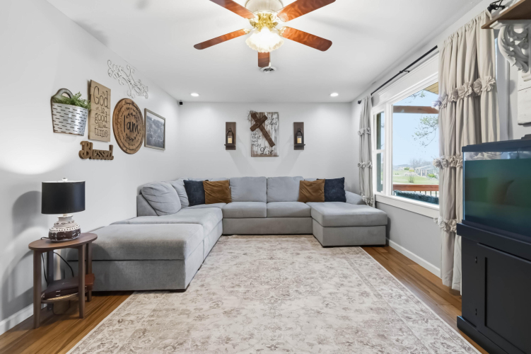 Listing Image 11