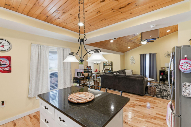 Listing Image 9