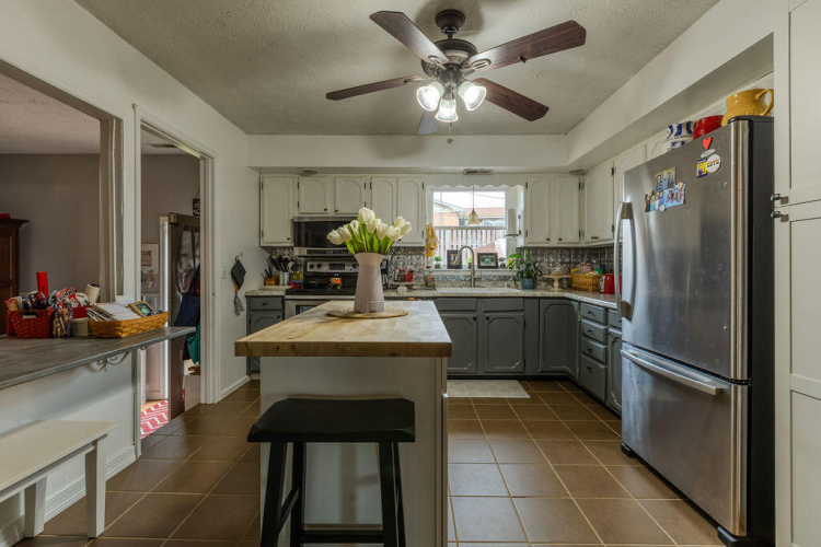 Listing Image 11