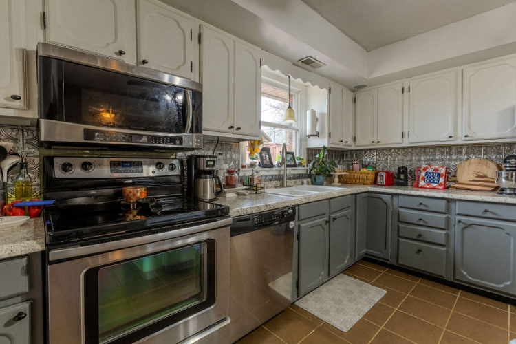 Listing Image 10