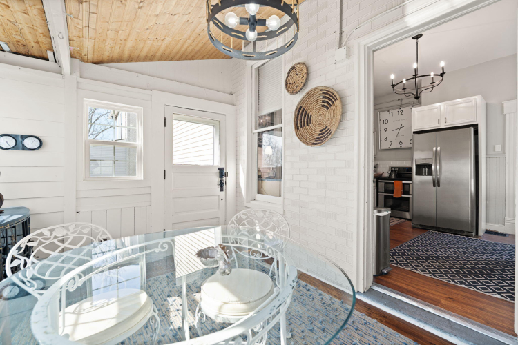 Listing Image 12