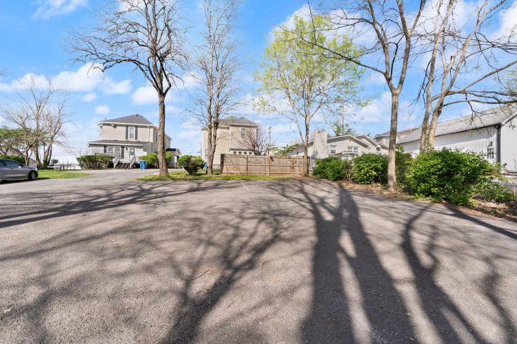 Listing Image 124