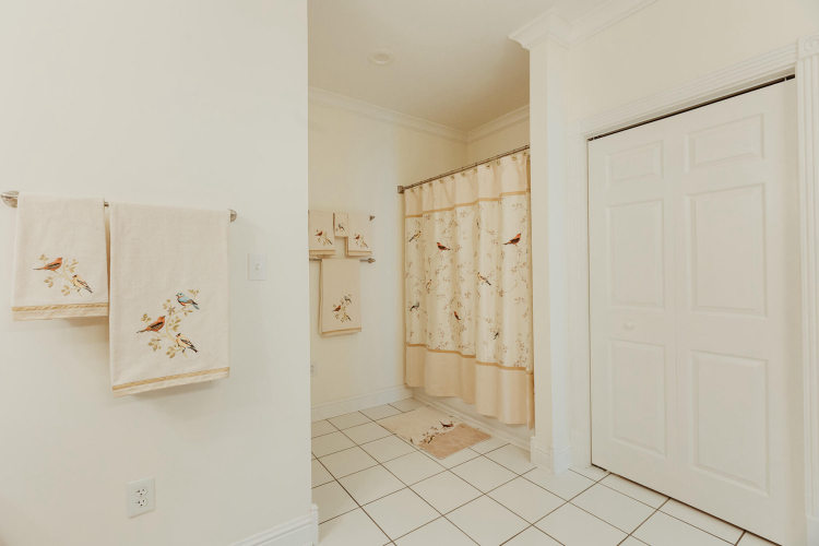Listing Image 64