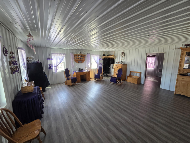 Listing Image 6