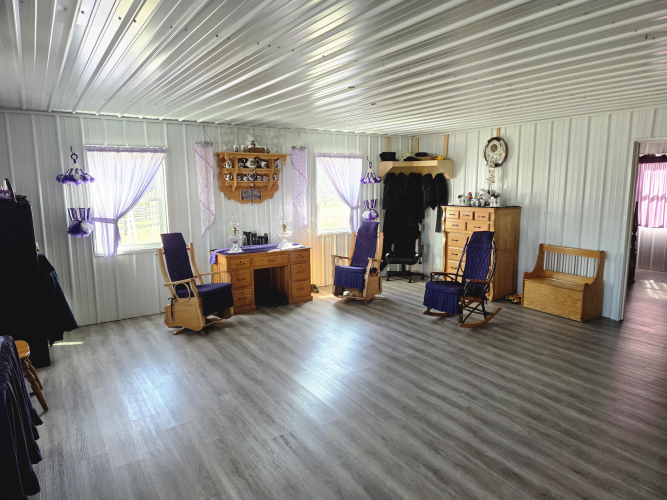 Listing Image 9