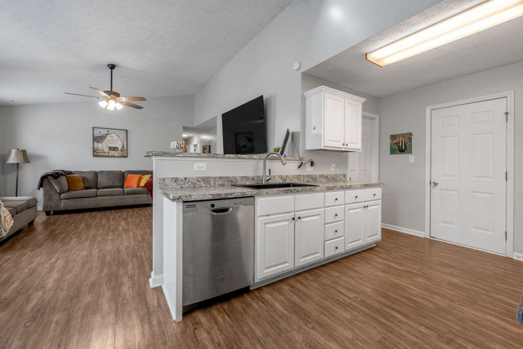 Listing Image 19