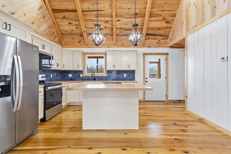 Listing Image 8