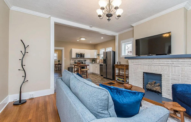 Listing Image 7