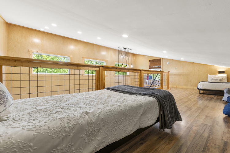 Listing Image 107