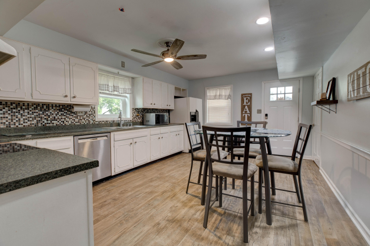 Listing Image 12