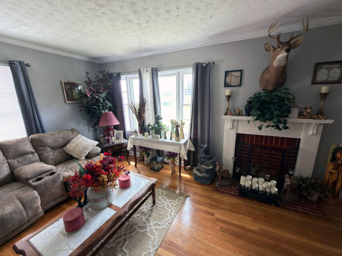 Listing Image 5