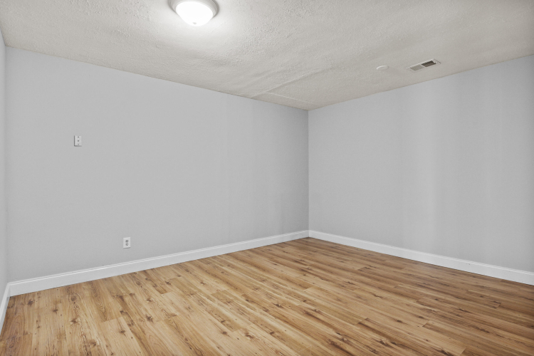 Listing Image 28
