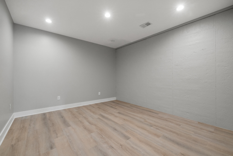 Listing Image 64