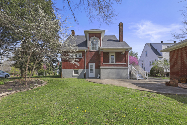 Listing Image 6