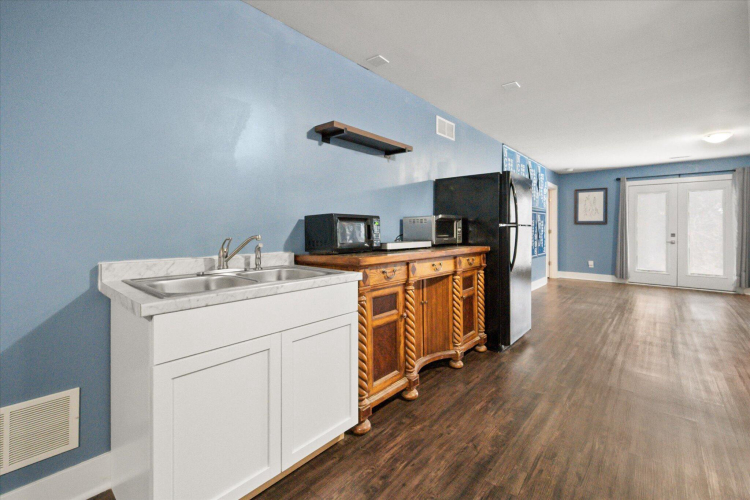 Listing Image 52