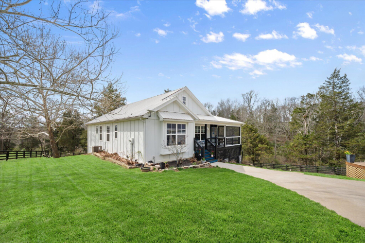 Listing Image 64