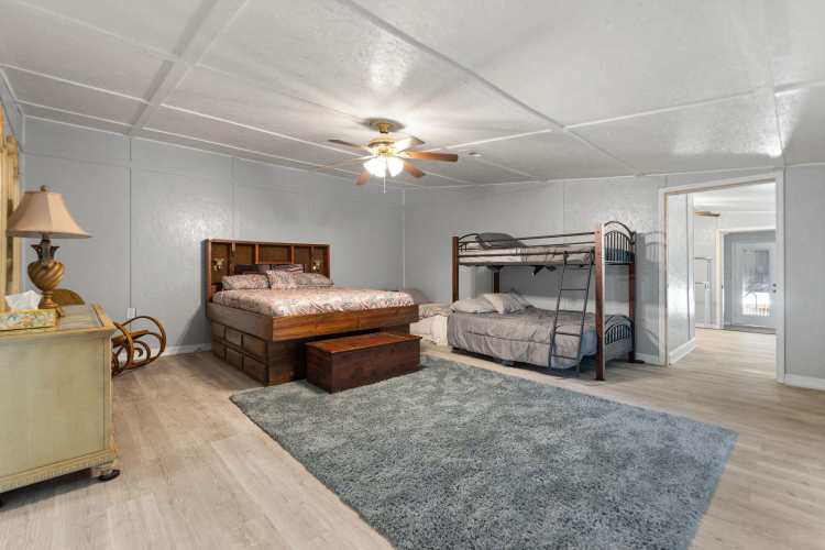 Listing Image 102
