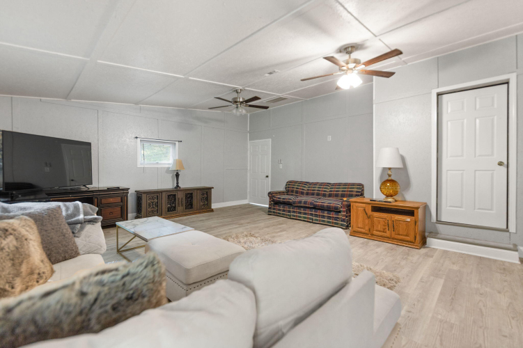 Listing Image 105