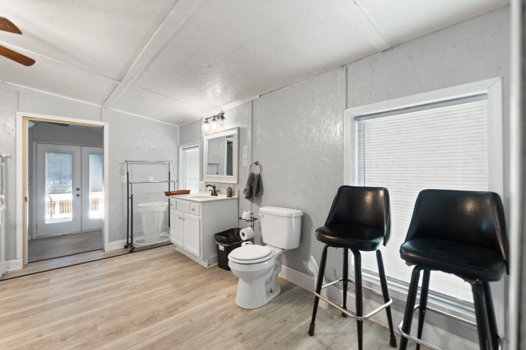 Listing Image 111