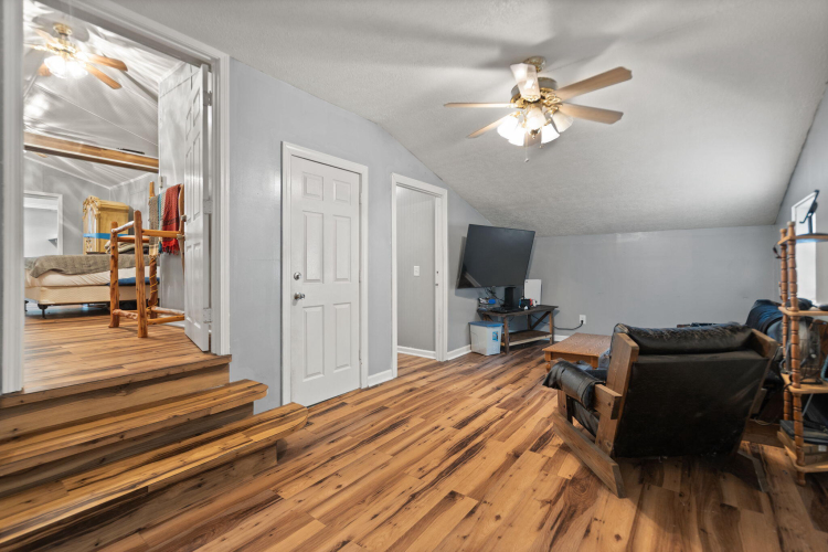 Listing Image 115