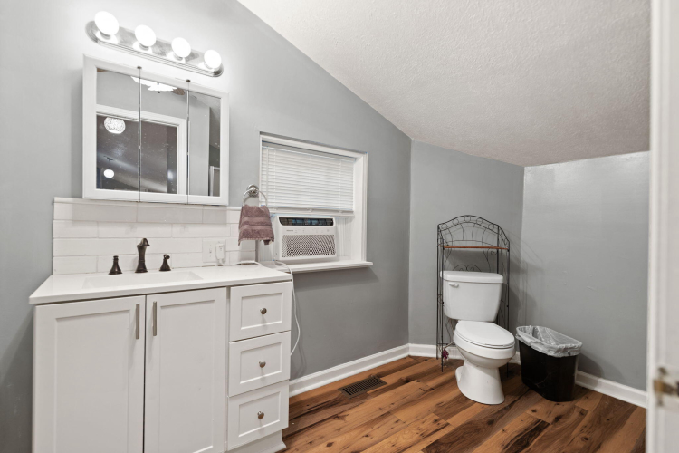 Listing Image 120