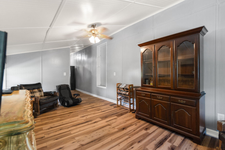 Listing Image 127