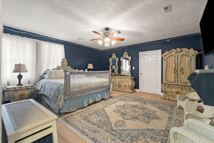 Listing Image 55