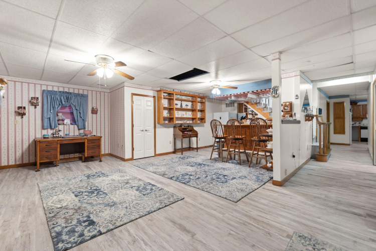 Listing Image 64