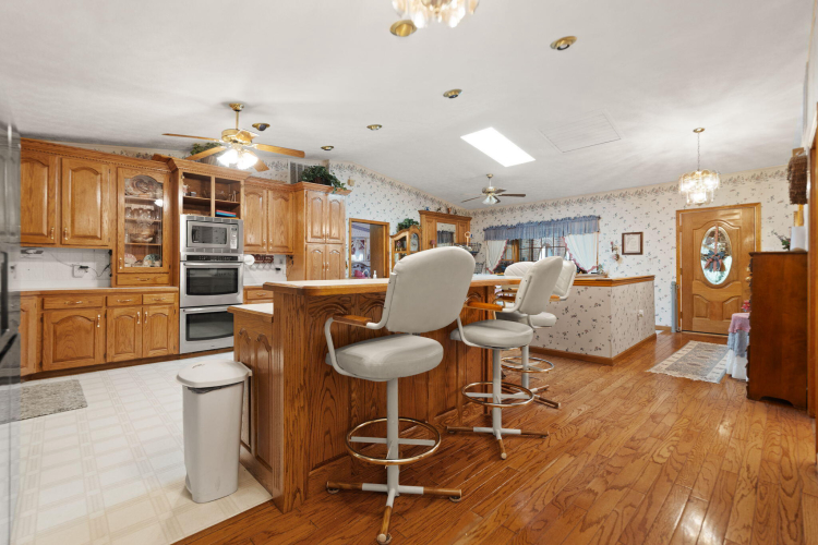 Listing Image 8