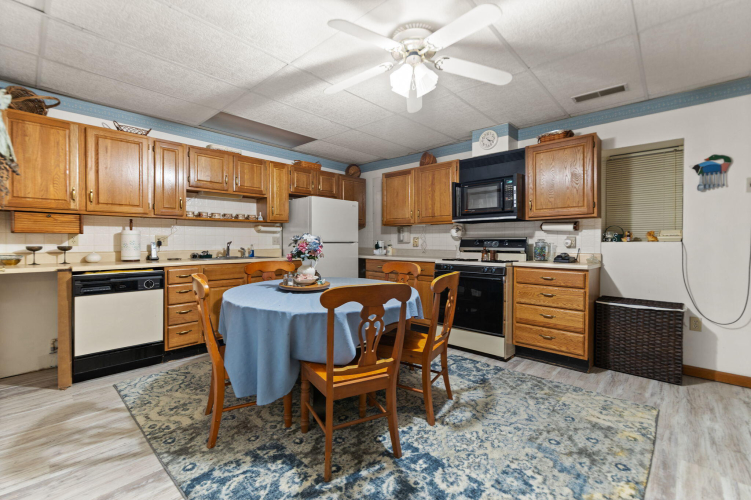 Listing Image 73