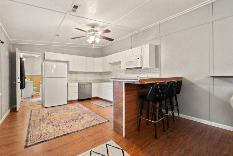 Listing Image 84