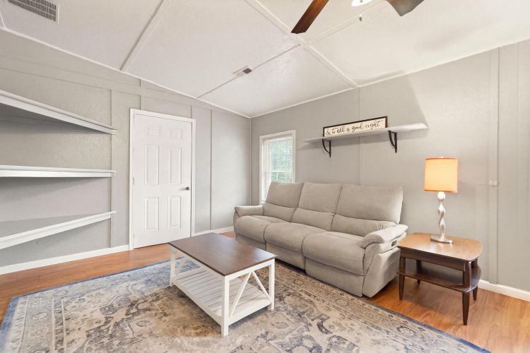 Listing Image 90
