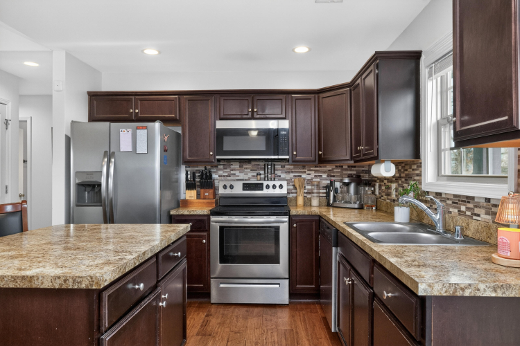 Listing Image 9