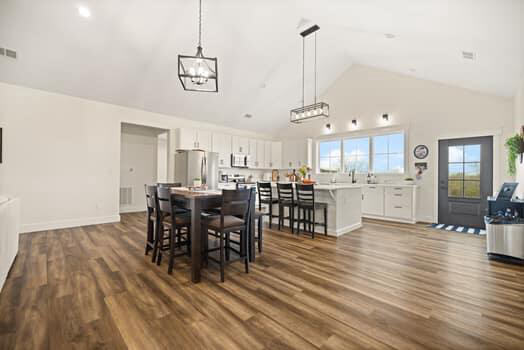 Listing Image 15