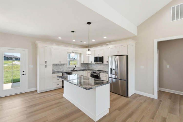 Listing Image 11