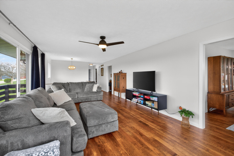 Listing Image 7