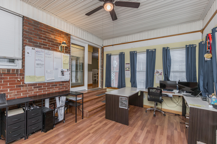 Listing Image 7