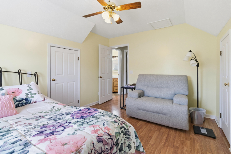 Listing Image 23