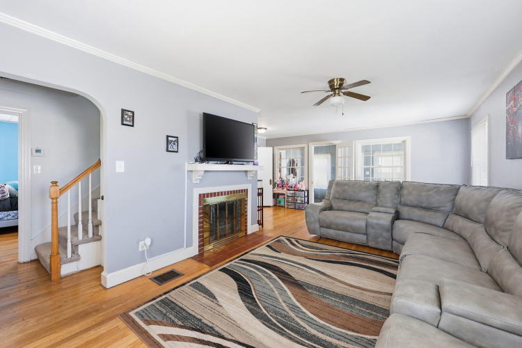 Listing Image 13