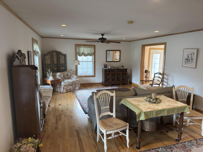 Listing Image 12