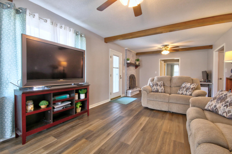 Listing Image 7