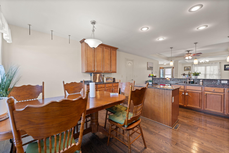 Listing Image 12