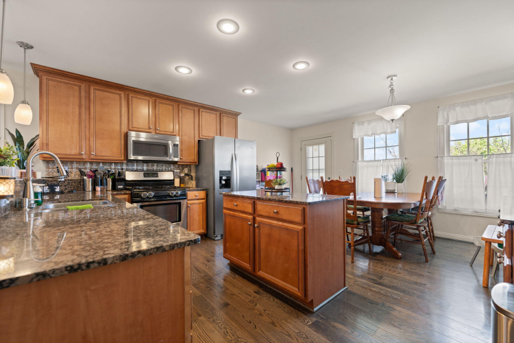 Listing Image 9