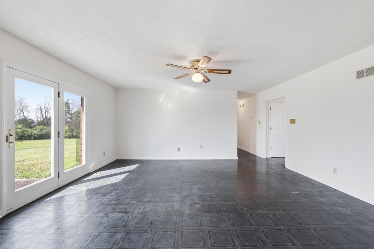 Listing Image 24