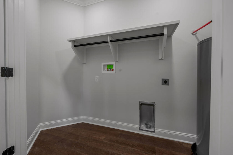 Listing Image 10
