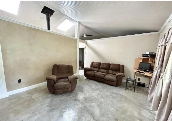 Listing Image 17