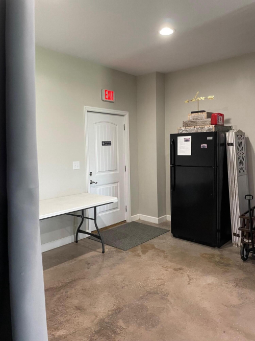 Listing Image 11