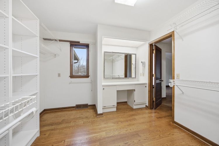 Listing Image 77
