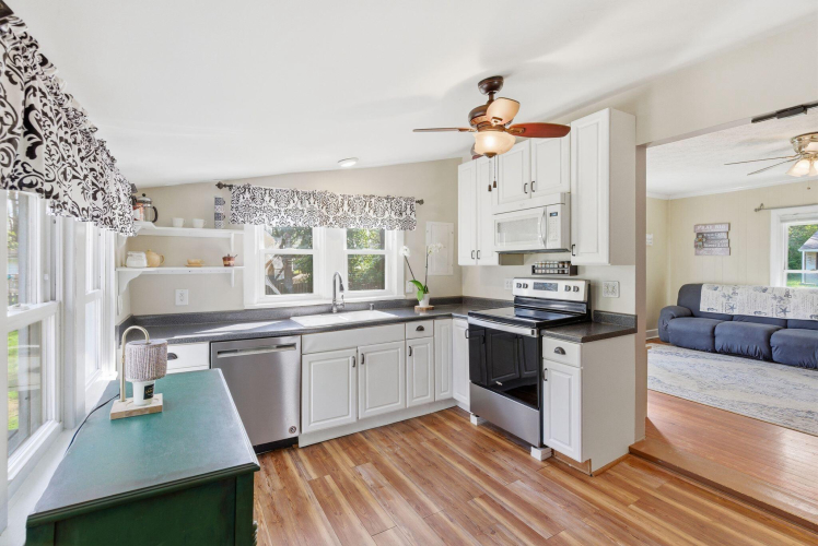 Listing Image 12